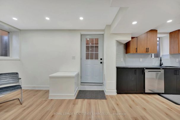 Detached Home For Lease | W9044225 - Photo 1