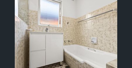 Light-Filled 2-Bedroom Apartment with Enclosed Balcony - Photo 4