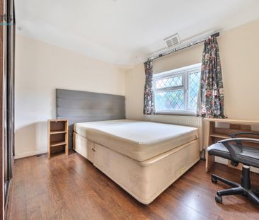 5 bedroom semi-detached house to rent - Photo 3