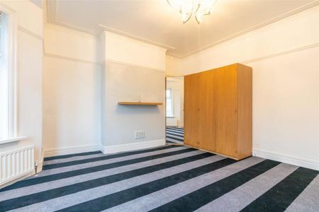 3 bedroom flat to rent - Photo 4