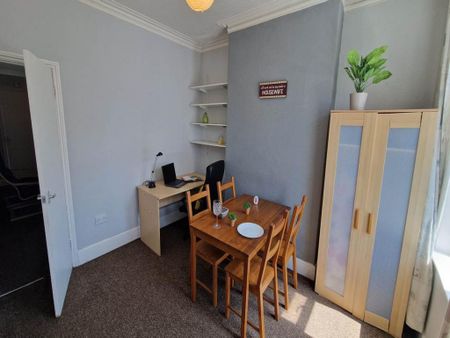 2 bedroom terraced house to rent - Photo 5