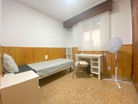 Avinguda de la Constitució, Valencia, Valencian Community 46009 - Photo 3