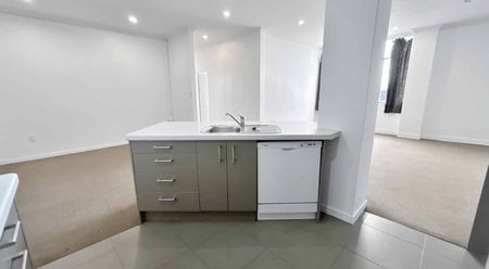 CITY CENTRE- 3 BEDROOMS - Photo 5