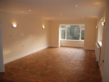 2 Bed Flat, Elmfield Way, CR2 - Photo 3