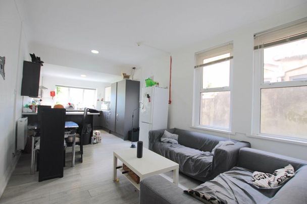 7 bedroom terraced house to rent - Photo 1