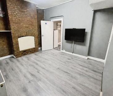 4 bedroom terraced house to rent - Photo 1