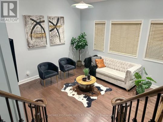 7 CLOVERCREST DRIVE - Photo 1