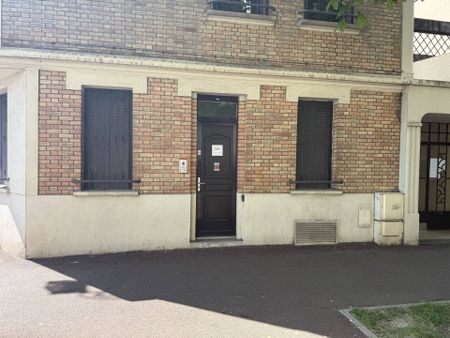 Titre : Local à louer de 57,41 m² à Suresnes - Photo 3