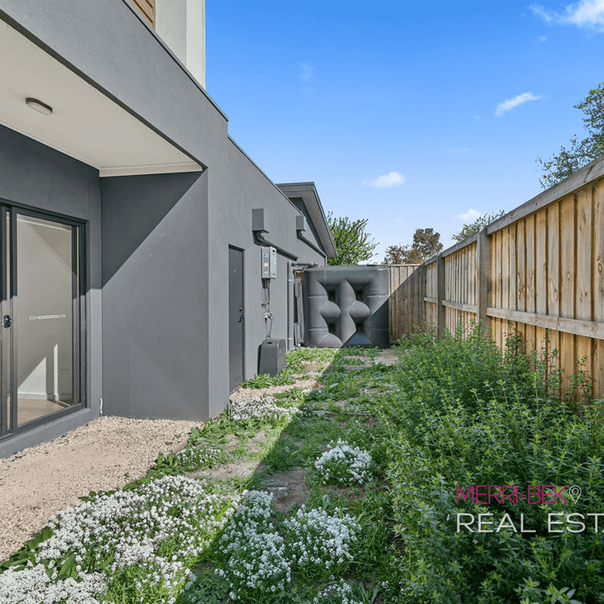 Modern Townhouse Living Made Easy - Photo 1