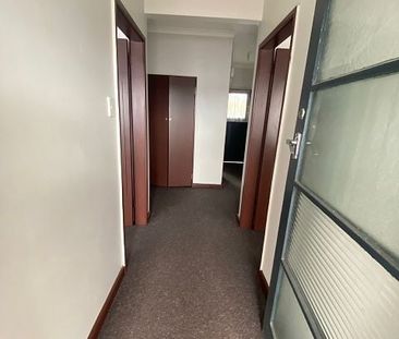 LOCATION IS EXCELLENT !! - Photo 2