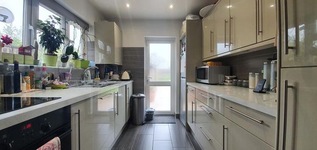 3 bedroom house - semi-detached - Photo 1
