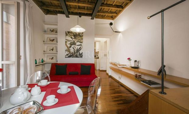 A Charming Penthouse with a Balcony in the Heart of Rome. In Residence with consierge, A/C , WIFI.Rif. #1946 - Photo 1