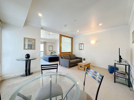 Spacious Bedroom in CBD - Photo 5