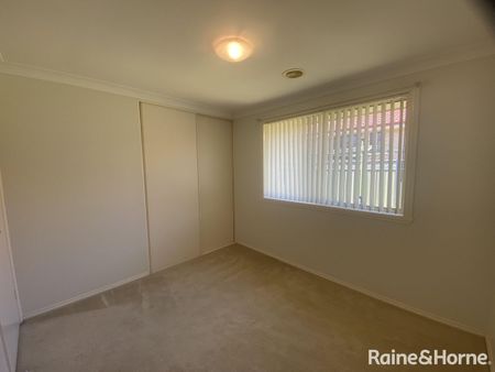 Modern & Central Family Home - Photo 4