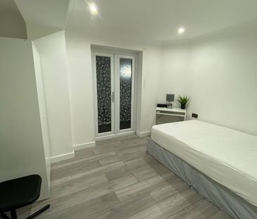Room in a Shared Flat, Ladywell Road, SE13 - Photo 1