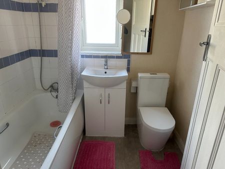 Room in a Shared House, Fieldend Road, SW16 - Photo 3