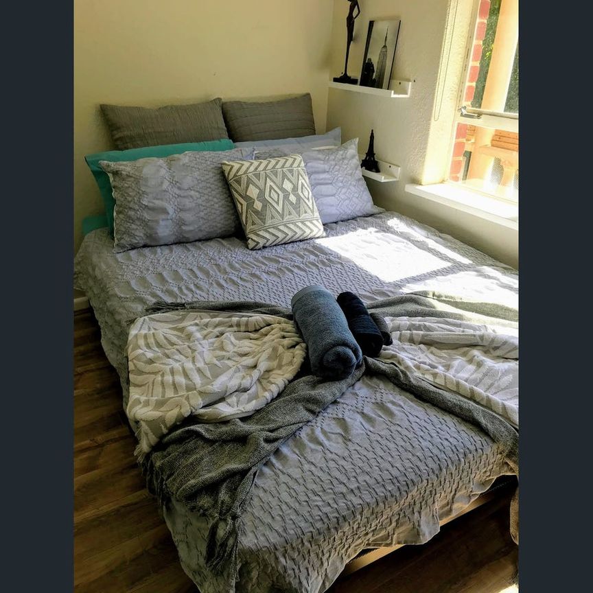 Room Available in Prime Location: A Safe and Comfortable Co-Living Experience! - Photo 1