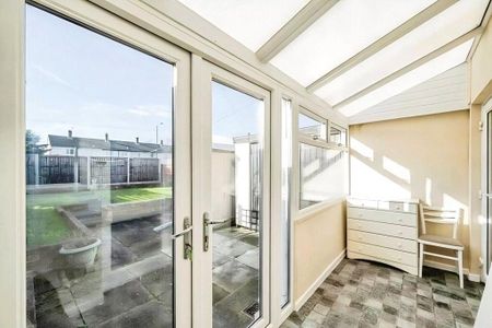 2 bedroom semi-detached house to rent - Photo 3