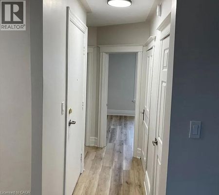 28 MYRTLE Avenue Unit# 201, Hamilton, Ontario, L8M2E9 - Photo 3