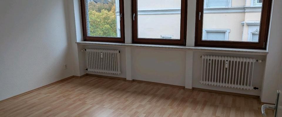 Über den Dächern von Wiesbaden Helle 4 ZKBB- mit großen Balkon zu vermieten! - Photo 1