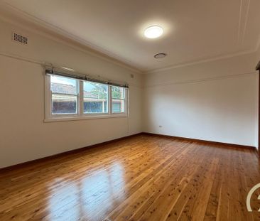 Updated Three Bedroom, Family Home! - Photo 3