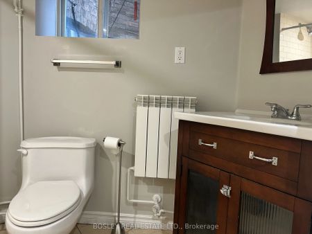 1154 Dovercourt Road #Lower - Photo 4