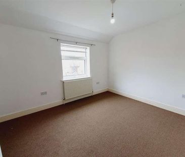 Woodlands Court, Kettering, Northamptonshire, NN16 - Photo 2