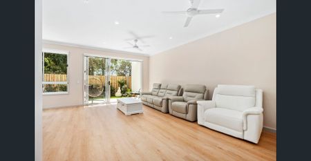 229m2 Large Spacious Near New Townhouse- Fully Furnished - Walk to Tram Station - Photo 2