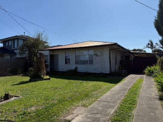 “Freshly Painted Home in a Prime Reservoir Location” - Photo 1