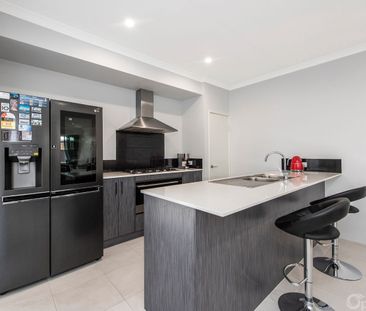 Modern and low maintenance - Photo 2