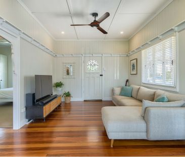 PRETTY AS A PICTURE & CLOSE TO SCHOOLS, SHOPS AND PARKS - Photo 2