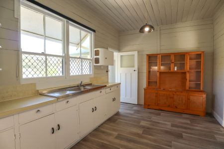 COUNTRY LIVING AT ITS FINEST - Photo 2