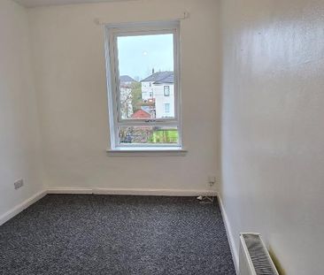 3 bedroom flat to rent - Photo 6