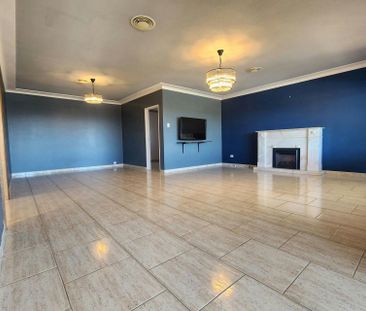 Huge Home - Perfect For Extended Family - Views As Far As The Eye C... - Photo 1