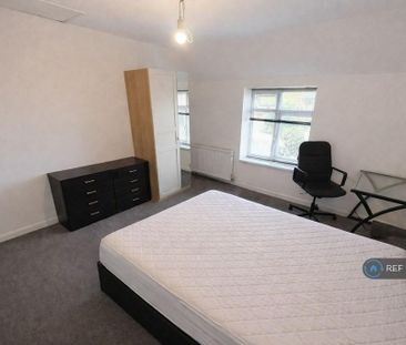 1 bedroom in a house share to rent - Photo 4