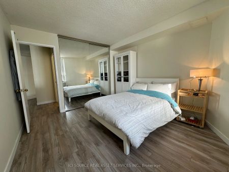 270 Queens Quay W #1907 - Photo 2