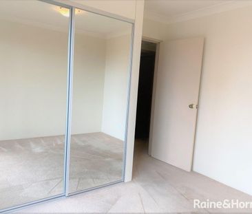 Furnished 2-bedroom apartment in the heart of Kingsford - Photo 1