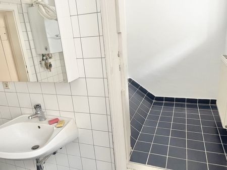 Charmante 2-Zimmer-Altbauwohnung mit Gewölbedecken und großzügigem Wohnbereich in zentraler Lage von Perchtoldsdorf - Photo 4