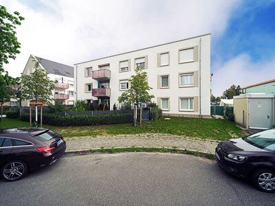 Mit eignem Garten, großem Tageslichtbad mit Dusche sowie Badewanne uvm. - Photo 1