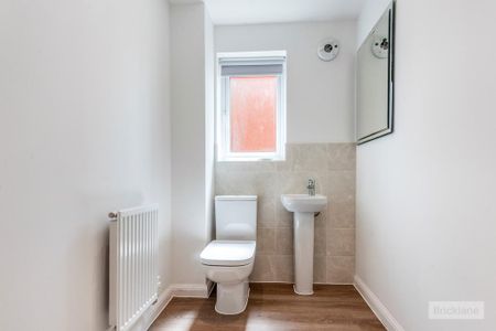 3 bedroom semi-detached house to rent - Photo 5