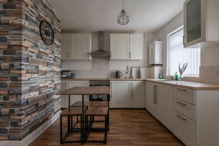 3 bedroom terraced house to rent - Photo 3