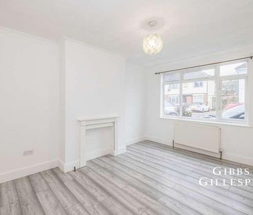 Windsor Close, Northwood, HA6 - Photo 2