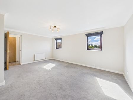 3 bedroom flat to rent - Photo 2