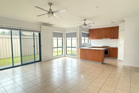 Secluded & Spacious: Your Perfect Courtyard Retreat - Photo 2