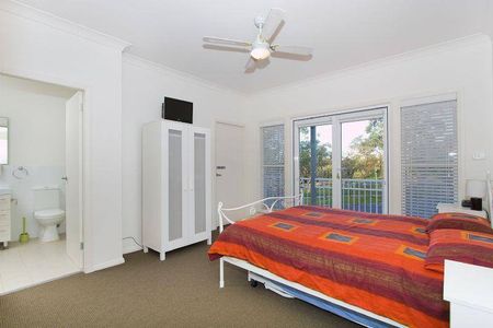 Comfortable Living with Space and Convenience - Photo 5