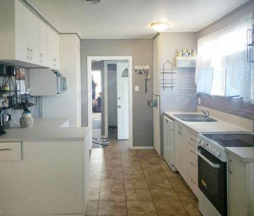 Large fully fenced family home - Photo 5