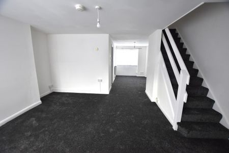 3 bedroom terraced house to rent - Photo 3