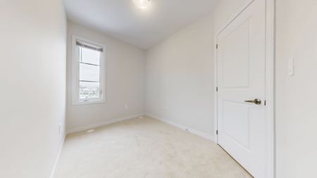 For Lease - 5919 Saigon Street, Mississauga, Ontario - Photo 2