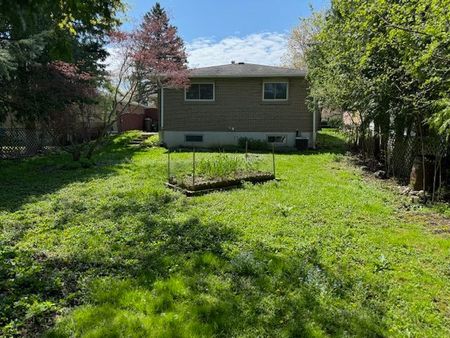 For Lease - 8 Devins Drive Unit# Main Floor, Aurora, Ontario - Photo 2