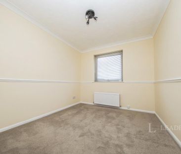 4 bedroom semi-detached house to rent - Photo 2